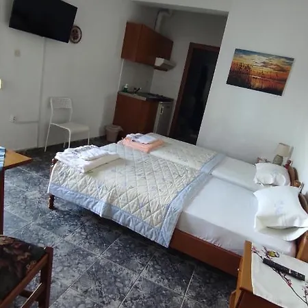 Peristerianos Aparthotel 3*