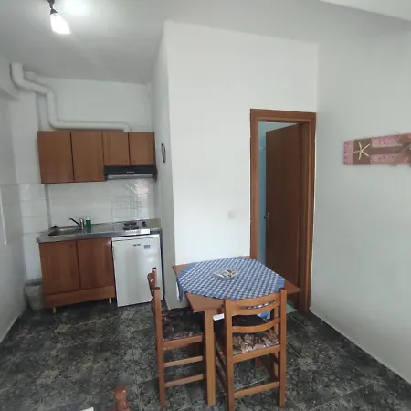 Hotel de apartamente Peristerianos Nea Skioni