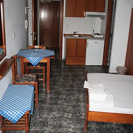 Peristerianos Aparthotel