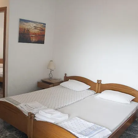 Peristerianos Aparthotel 3*